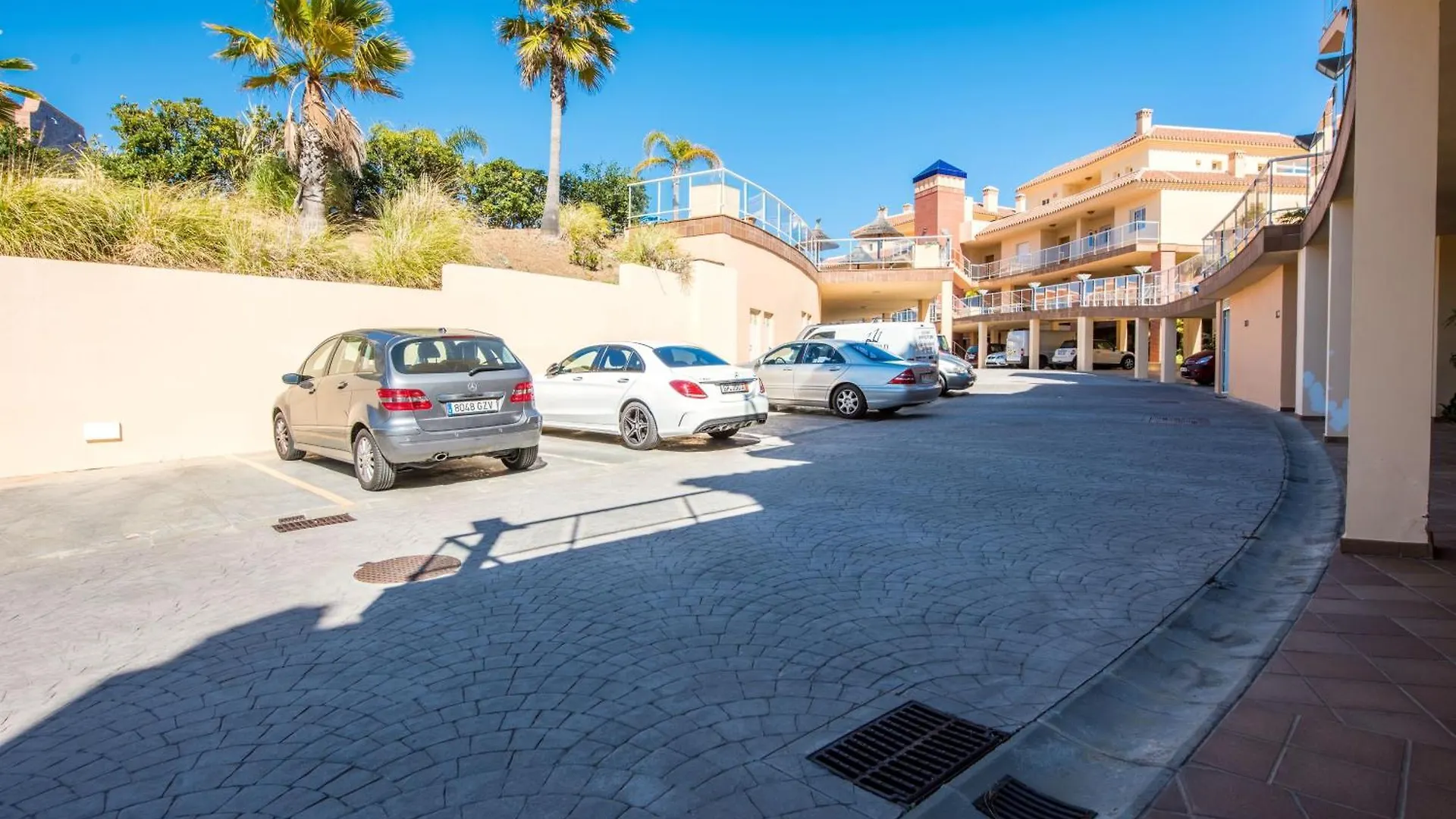 Malibu Jacuzzi Penthouse By Costarentals - Ref 242 Fuengirola 0*,  Spain