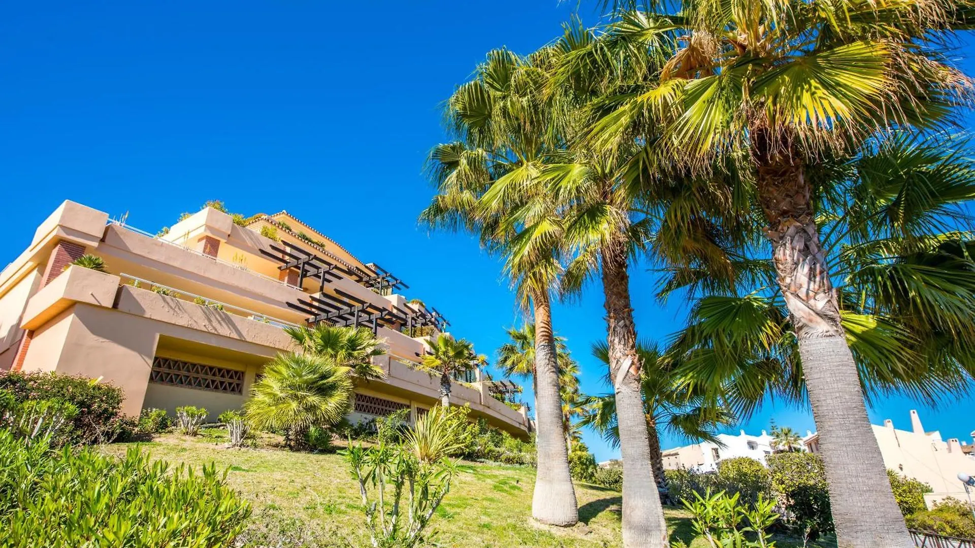 Malibu Jacuzzi Penthouse By Costarentals - Ref 242 Fuengirola Apartment