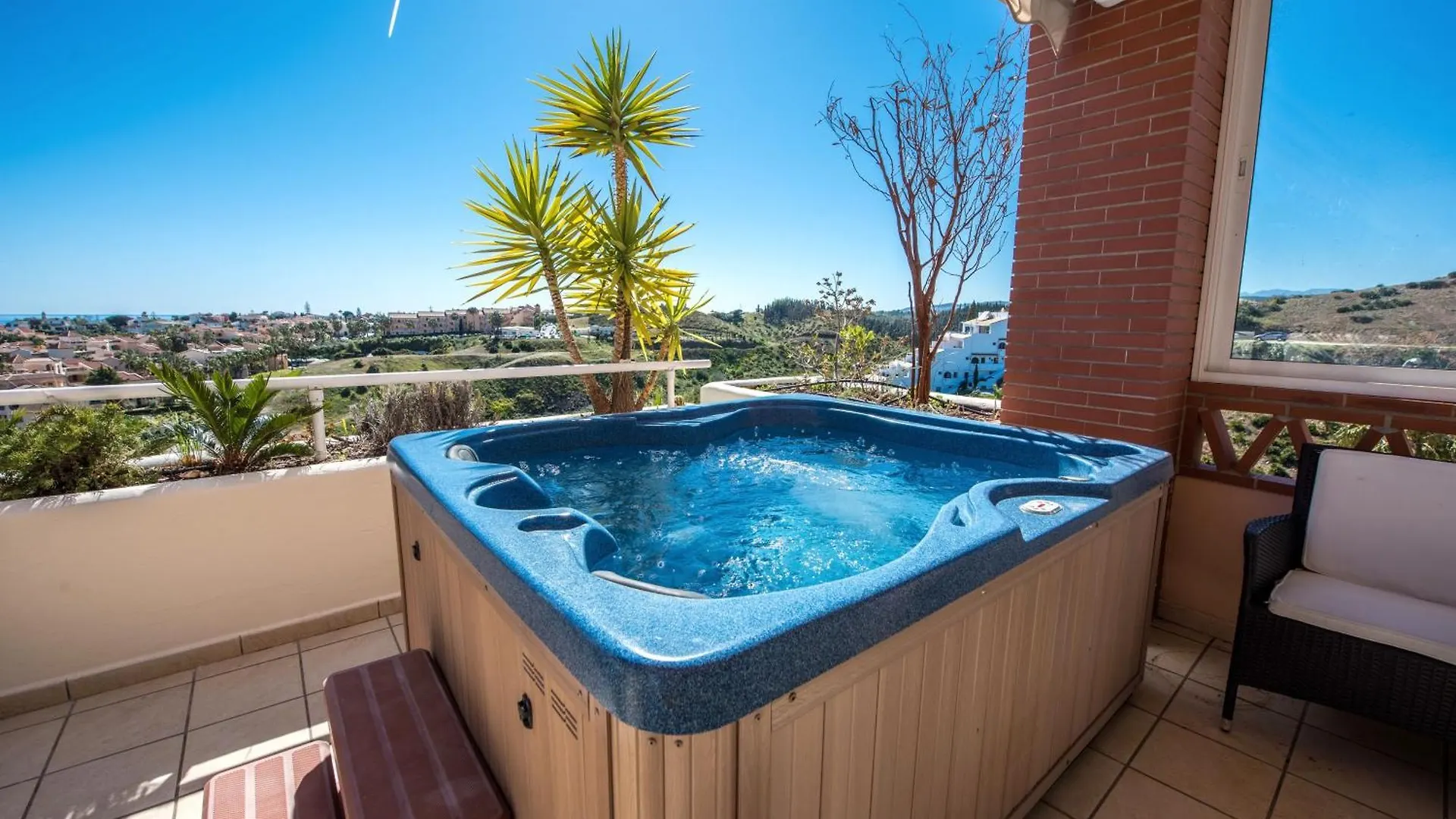 Malibu Jacuzzi Penthouse By Costarentals - Ref 242 Fuengirola Apartment